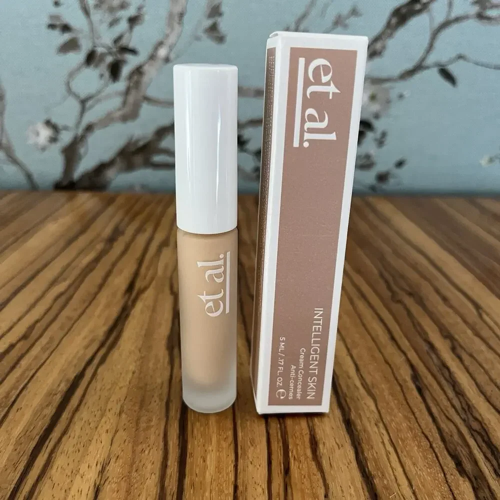 et al. Intelligent Skin Cream Concealer 60W 5ml